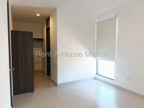 Se Renta Casa En Zibata Condominio Ankara Ofrece 3 Recamara Una En Pb Qh25-2527