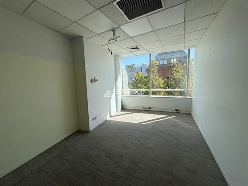 Arriendo Oficina 863 M2 Habilitada. Ricardo Lyon