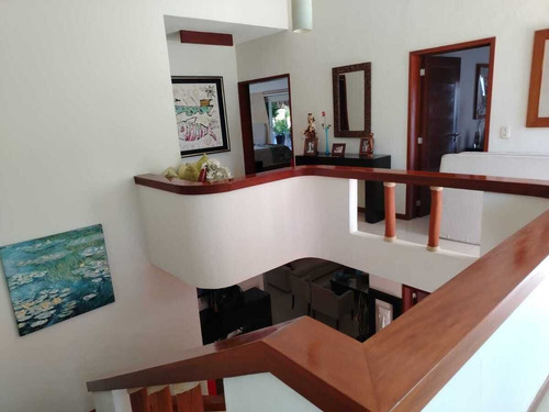 Villa De Lujo En Venta Pegada A La Playa, Kovay Gardens
