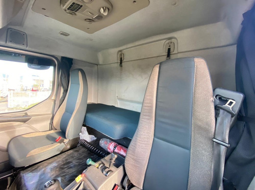 Imagem 2 de 4 de Volvo Vm 330 4x2 2014 Com Ar Condicionado