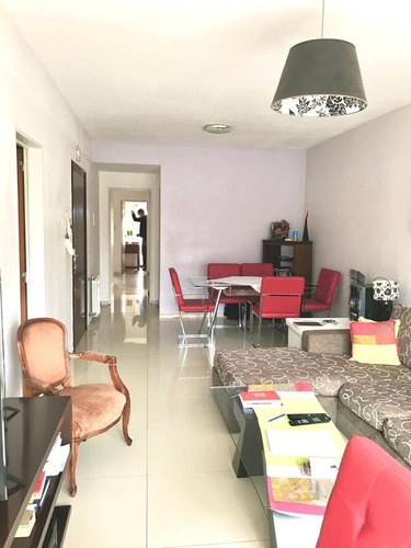 Venta- 3 Ambientes Con Dos Baños Y Cochera!