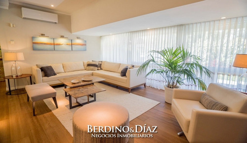 Extraordinaria Residencia Muy Cerca De La Playa Mansa En Punta Del Este- Ref: 235