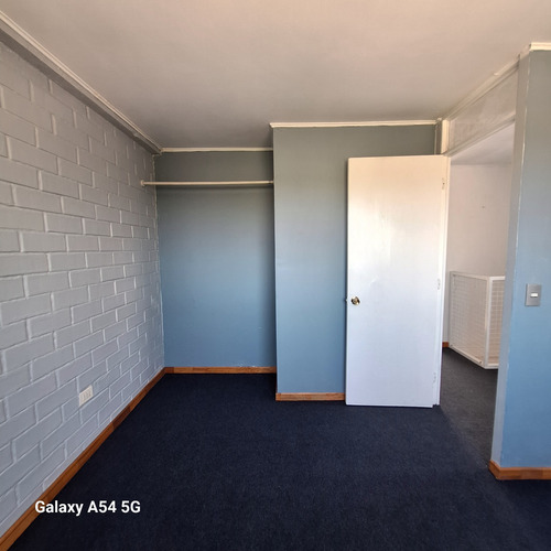 Se Vende Cómoda Casa 2 Pisos/3d/1b/ Amplio Patio Y 3 Est.