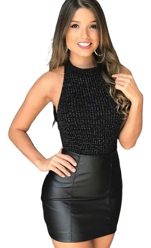 Falda con blusa negra hotsell