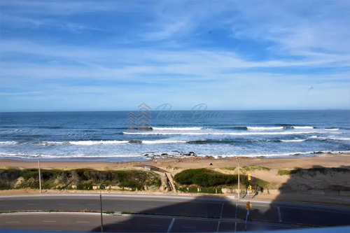 Hermoso Apto Para La Venta Frente Al Mar.