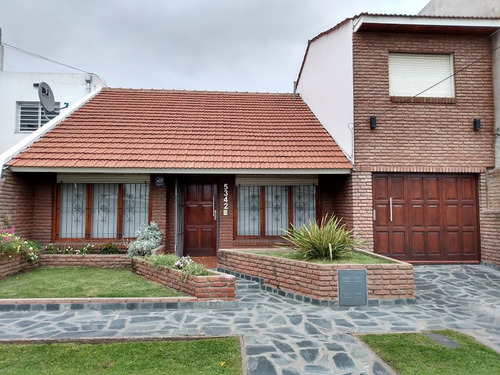 Imagen 1 de 14 de Chalet Venta Bernardino Rivadavia 4 Ambientes Excelente!!!!