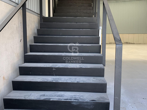 Bodega 670 M2 200 Oficinas