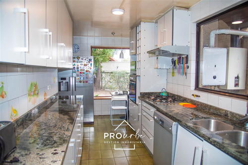 Casa En Venta De 6 Dorm. En Lo Barnechea