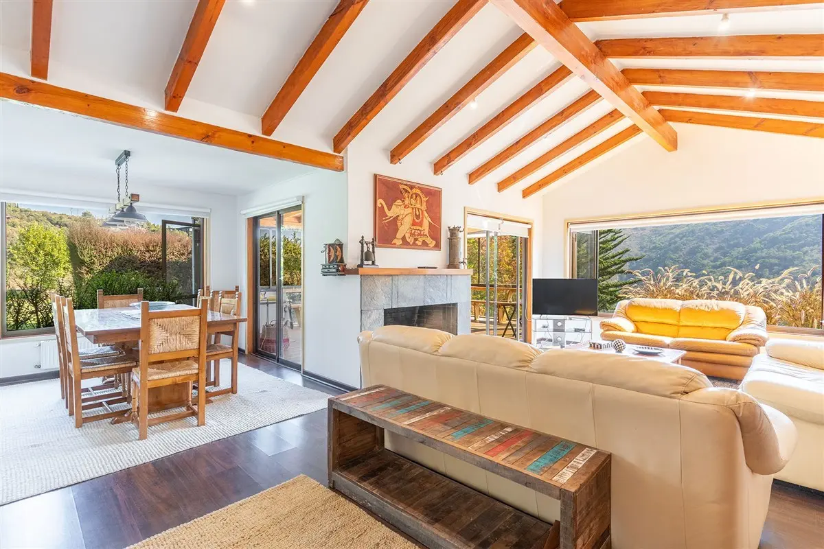 Imagen 5 de 26 de Cómoda Casa Con Distintos Ambientes Interiores Y Exteriores