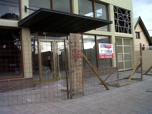Excelente Local Con Estacionamiento Centor Bariloche