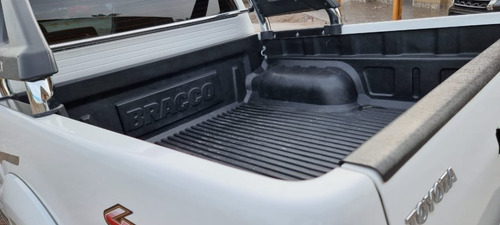 Toyota Hilux Srv 4x4 Mt