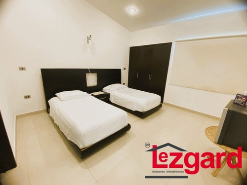 Excelente Residencia Diseñada Con Un Enfoque Moderno Y Funcional, Espacios Luminosos Y Abiertos Crean Una Atmósfera Acogedora En Cada Rincón