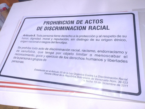 Aviso Prohibida La Discriminacion Racial 50cm X 80cm En Pvc