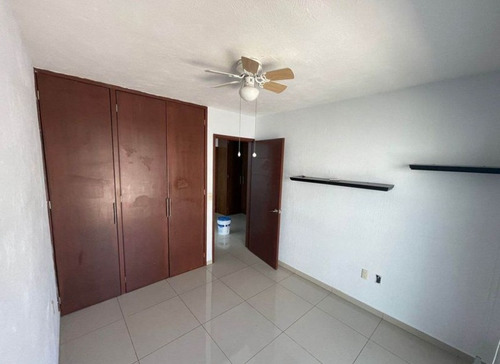 Casa En Venta En Isla Madeira 3022, Residencial La Cruz, Guadalajara, Jalisco . Rab