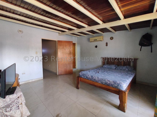 Casa En Venta En Maracay Urb Las Delicias Santa Rita Rah 25-10984 Meglisf
