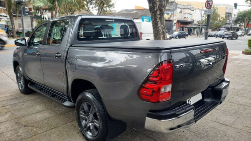 Imagen 4 de 17 de Toyota Hilux Sr 4x2 2022 Durzo Automoviles