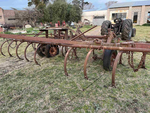 Imagen 15 de 22 de Cultivador De Campo 18/20 Puas C/ Hidraulico En Tres Arroyos