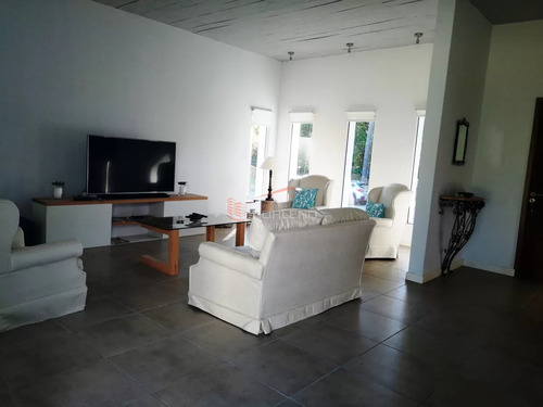 Casa En Alquiler De Temporada Y Venta En Punta Del Este, A Pocas Cuadras Del Shopping