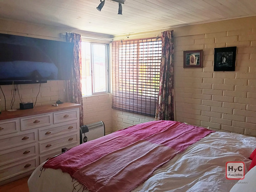 Casa En Venta En La Comuna De Maipú, 3 Dormitorios, 2 Baños.