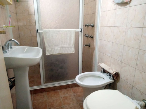 Departamento En Venta 2 Ambientes - Zona Centro, Contrafrente Con Patio