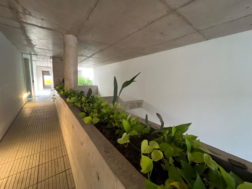 Venta Oficina C/cochera Y Balcón- P. Leloir