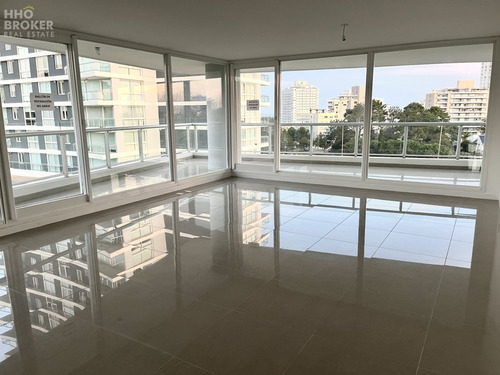 Venta De Apartamento Esquinero, Torre One I, Roosevelt, Punta Del Este.