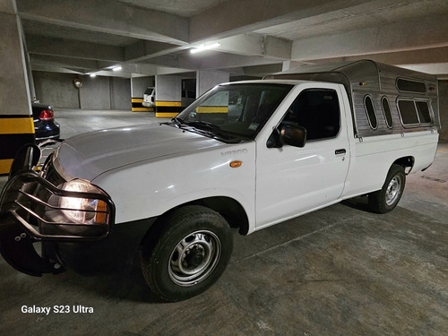 Nissan NP300 2.4 Pick-up Dh Mt