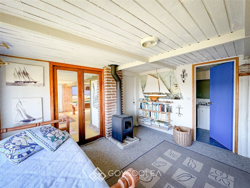 Casa En Venta De 5 Dorm. En Las Cabras