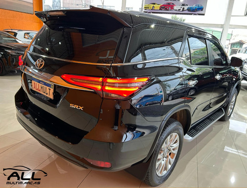 Toyota Hilux SW4 2.8 D-4D TURBO DIESEL SRX 7L 4X4 AUTOMÁTICO