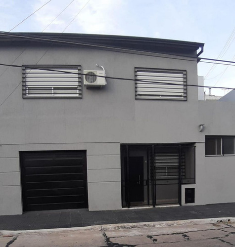 Venta Casa 4 Ambientes Bernal 