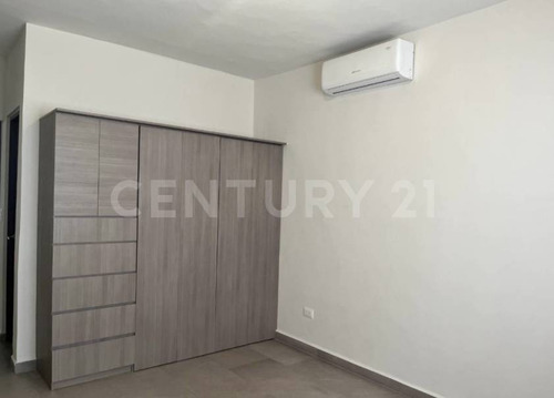 Casa En Renta En Col. Residencial Cumbres La Joya
