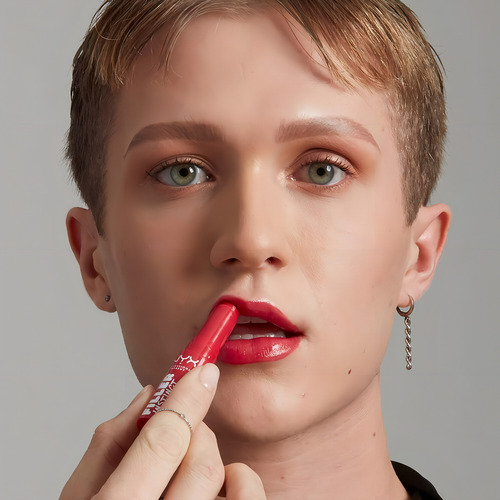 Lápiz labial Juicy Pout Filler Instinct Color 02 de Nyx Professional