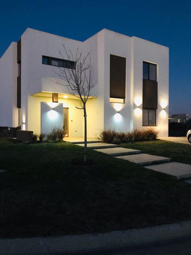 Casa En Venta En Puertos Del Lago, Araucarias