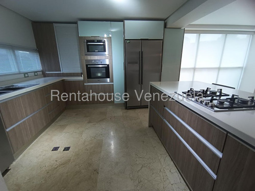 Un Hogar Que Combina Lujo, Amplitud Y Ubicación Privilegiada ___ Rahml ___ 25-21807