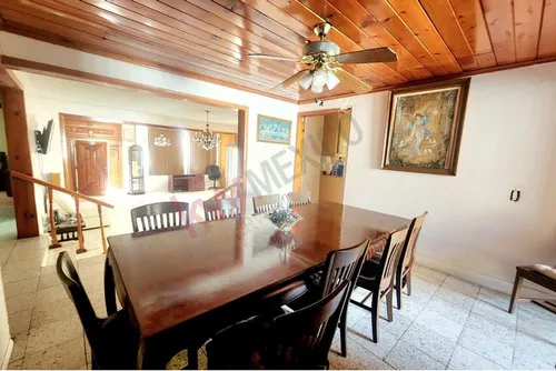 Casa Con Terreno Amplio Ubicada En Colonia Internacional