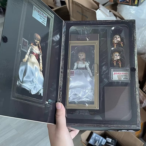 Figura De Acción Neca Annabelle Figure Comes Home Annabelle