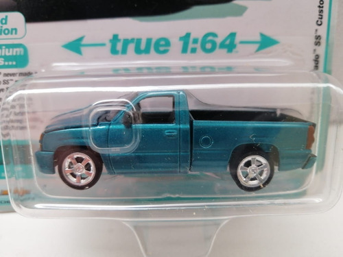 Auto World 2005 Chevy Silverado Ss Custom Esc 1:64 Verde Verde (Usado)