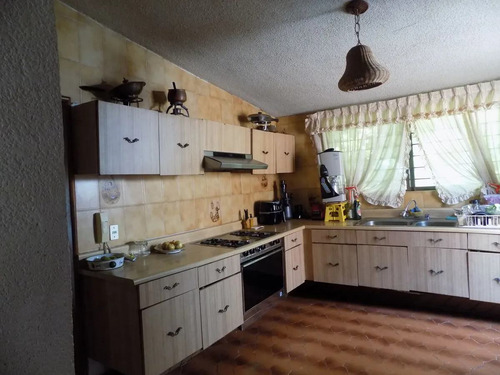Casa Sola En Lomas De Atzingo, Cuernavaca, Morelos - Seq-173-cs