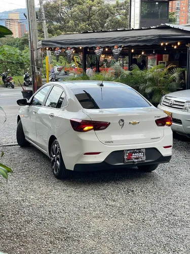 Chevrolet Onix 1.0T Premier Sedan At