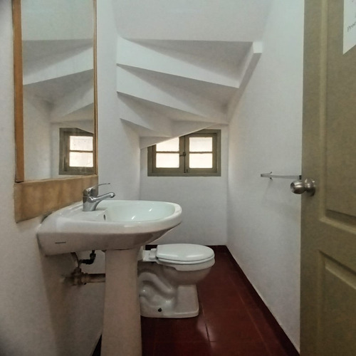 Casa Comercial En Arriendo Ñuñoa / Pedro De Valdivia