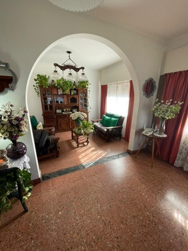 Imagen 3 de 10 de Casa De 3 Ambientes En Villa Tesei