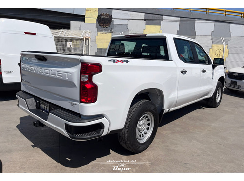 Chevrolet Silverado wt doble cabina 4.3