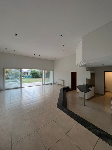 Funes. Venta. Funes Hills Cadaques. 3 Dormitorios. Suite. Piscina. Bv. Principal. 1 Planta.