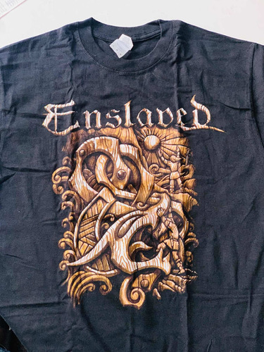 Playera Enslaved. Talla M.