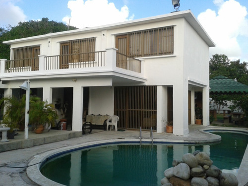 Imagen 2 de 11 de Rio Chico, Urb. Mercedes De Paparo Quinta Playera 2 Niveles. 5 Hab, 6 Baños,piscina,caney Parrillero.cercado Con Muros A Mts De La Playa Y Canal