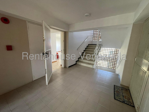 Alquilo Amplio Apartamento En Manzanares #25-11713