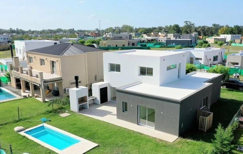 Imagen 23 de 28 de Casa En Venta En San Ramon - Pilar Del Este