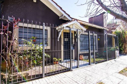 Venta Casa 4 Ambientes, Castelar Norte Excelente Chalet Reciclado A Nuevo En La Mejor Zona De Cast..