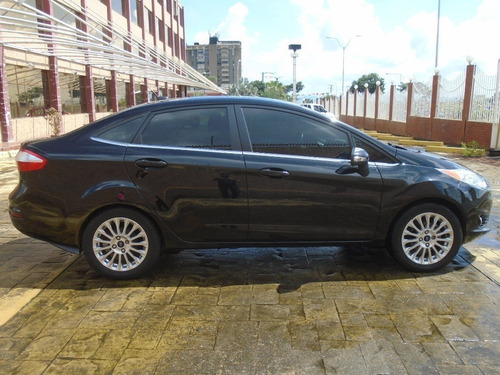 Imagen 8 de 15 de Ford Fiesta Titanium - Automática