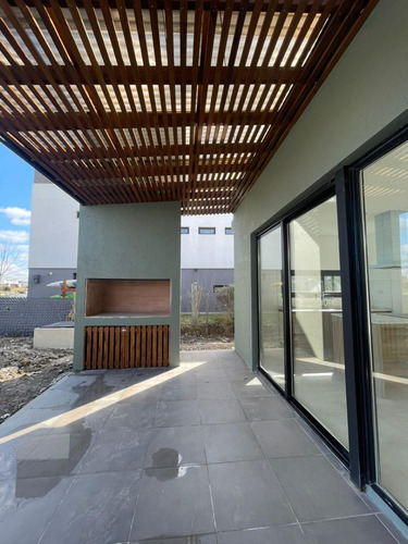 Casa En Venta Barrio San Sebastián - Barrio Privado Zona Norte - Entrega Inmediata - Dueño Directo Sin Comisión.